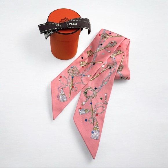 New Hermes Twilly Scarf Les Cles a Pois Rose Beige Multicolor 100% Silk - Picture 13 of 16